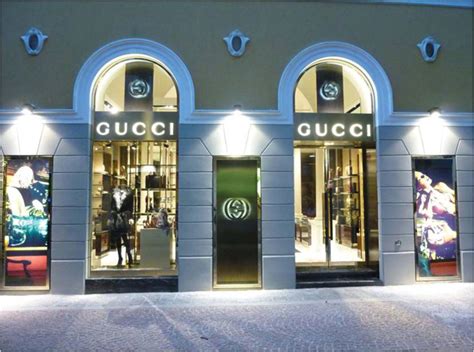 gucci sede uffici milano|negozi borse gucci napoli.